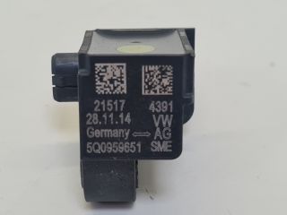 bontott VW GOLF VII Első Középső Ütközés Érzékelő (Homlokfalon)