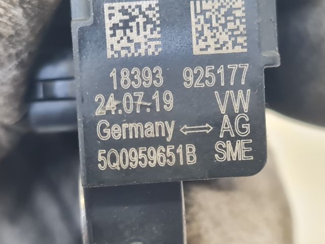 bontott VW GOLF VII Első Középső Ütközés Érzékelő (Homlokfalon)