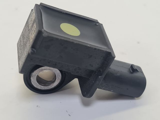 bontott VW GOLF VII Első Középső Ütközés Érzékelő (Homlokfalon)