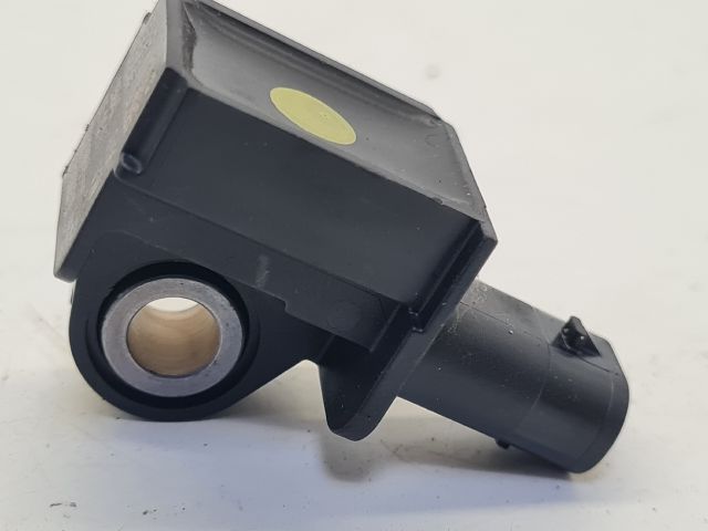 bontott VW GOLF VII Első Középső Ütközés Érzékelő (Homlokfalon)