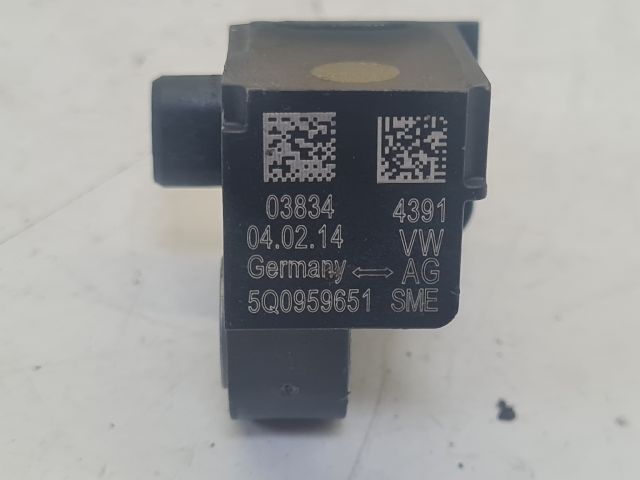 bontott VW GOLF VII Első Középső Ütközés Érzékelő (Homlokfalon)