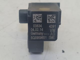 bontott VW GOLF VII Első Középső Ütközés Érzékelő (Homlokfalon)