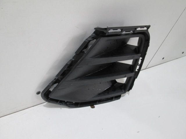 bontott VW GOLF VII Első Lökhárító Alsó Középső Díszrács