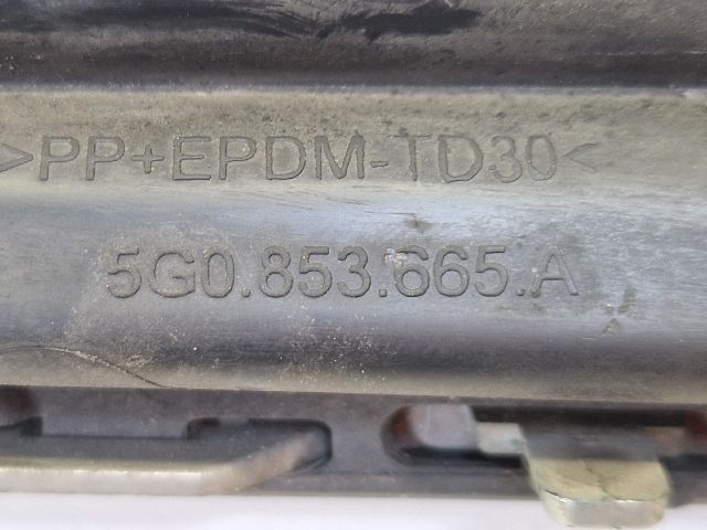 bontott VW GOLF VII Első Lökhárító Bal Díszrács