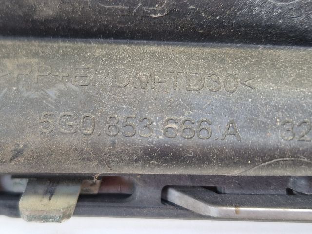 bontott VW GOLF VII Első Lökhárító Jobb Díszrács