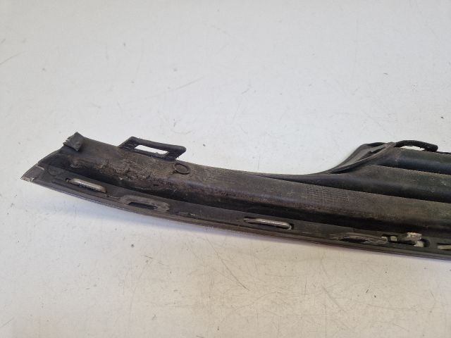 bontott VW GOLF VII Első Lökhárító Jobb Díszrács