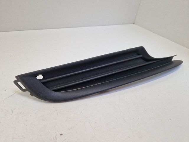 bontott VW GOLF VII Első Lökhárító Jobb Díszrács