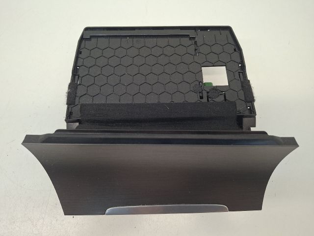 bontott VW GOLF VII Első Tároló Rekesz