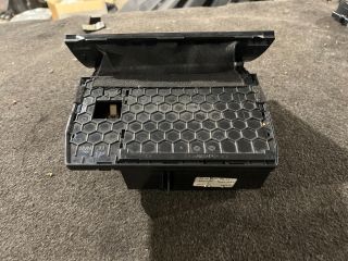 bontott VW GOLF VII Első Tároló Rekesz