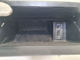 bontott VW GOLF VII Első Tároló Rekesz