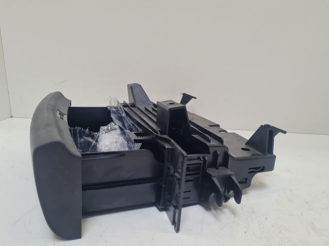 bontott VW GOLF VII Első Tároló Rekesz