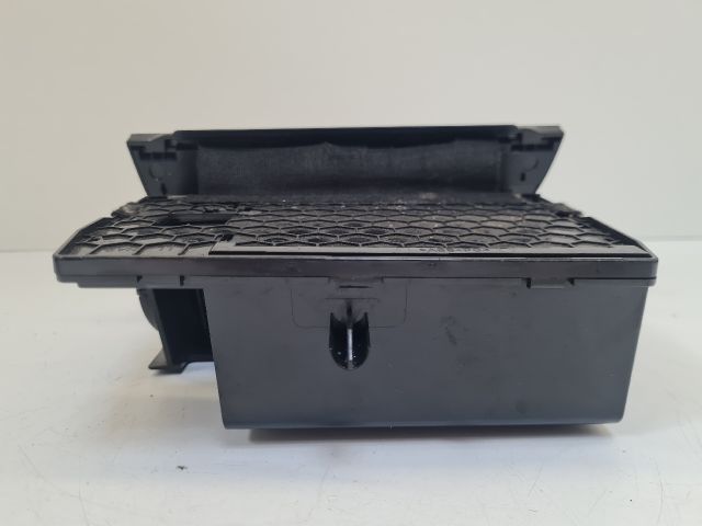 bontott VW GOLF VII Első Tároló Rekesz