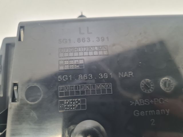 bontott VW GOLF VII Első Tároló Rekesz