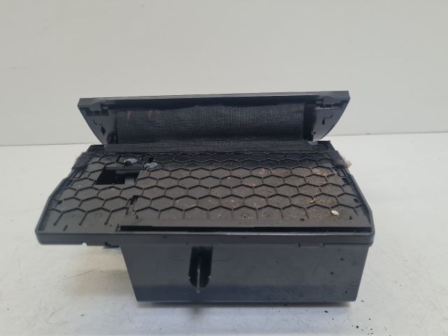 bontott VW GOLF VII Első Tároló Rekesz