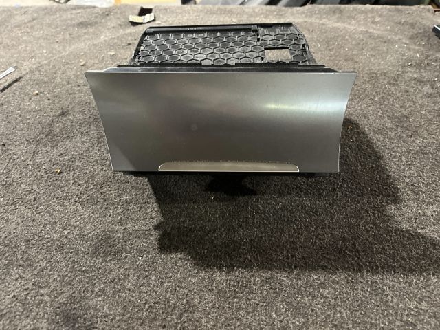 bontott VW GOLF VII Első Tároló Rekesz