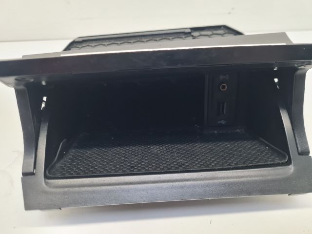 bontott VW GOLF VII Első Tároló Rekesz