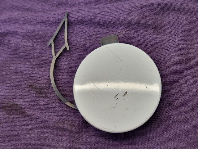 bontott VW GOLF VII Első Vonószem Burkolat