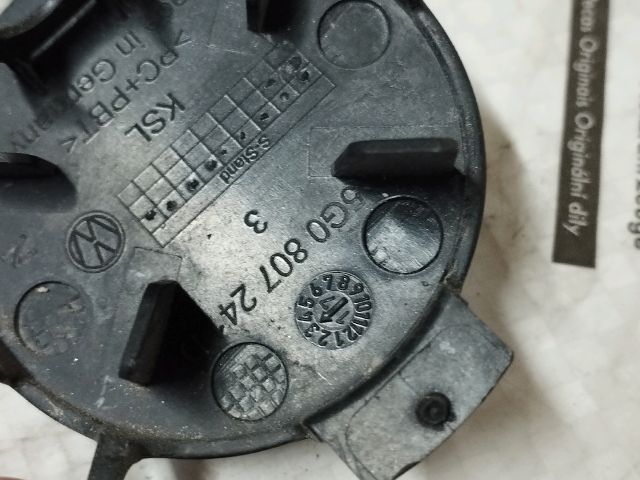 bontott VW GOLF VII Első Vonószem Burkolat