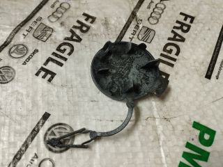 bontott VW GOLF VII Első Vonószem Burkolat