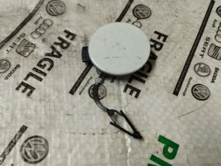 bontott VW GOLF VII Első Vonószem Burkolat