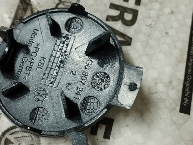 bontott VW GOLF VII Első Vonószem Burkolat