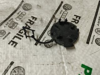 bontott VW GOLF VII Első Vonószem Burkolat