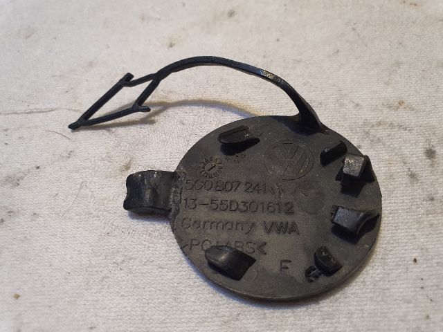 bontott VW GOLF VII Első Vonószem Burkolat