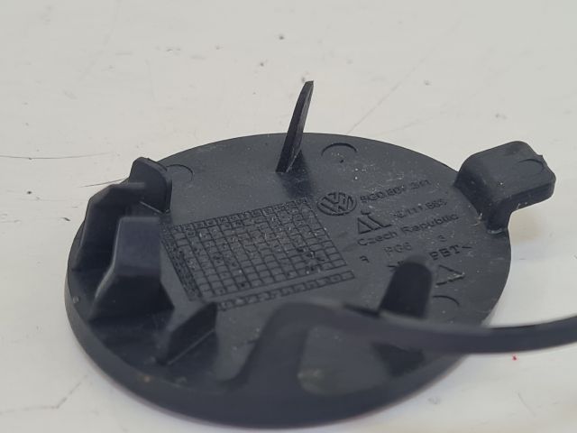 bontott VW GOLF VII Első Vonószem Burkolat