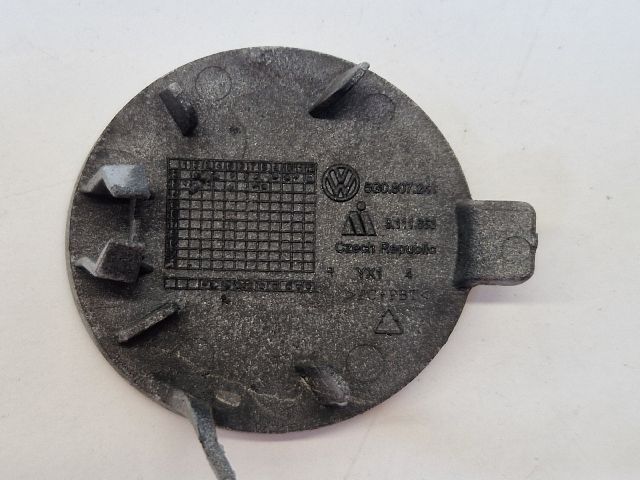 bontott VW GOLF VII Első Vonószem Burkolat