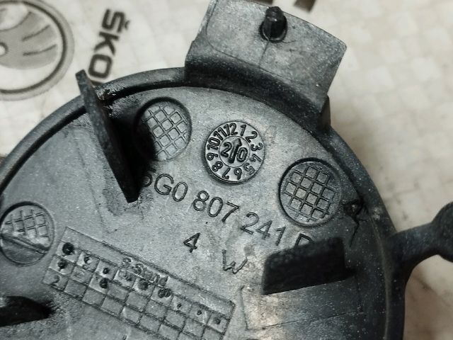 bontott VW GOLF VII Első Vonószem Burkolat