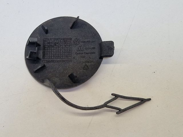 bontott VW GOLF VII Első Vonószem Burkolat