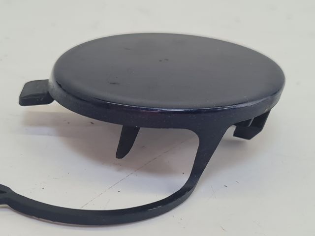 bontott VW GOLF VII Első Vonószem Burkolat