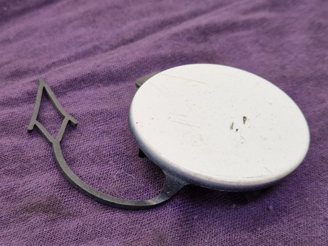 bontott VW GOLF VII Első Vonószem Burkolat