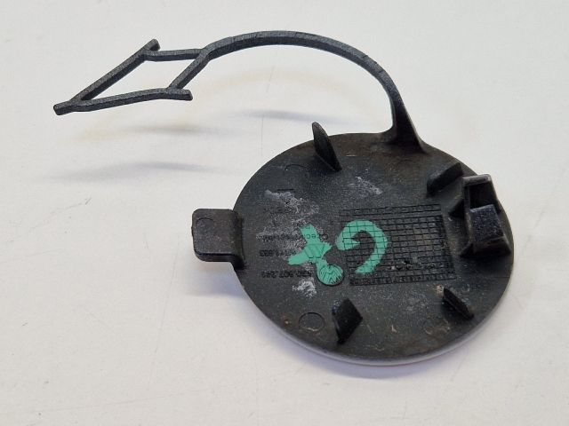 bontott VW GOLF VII Első Vonószem Burkolat