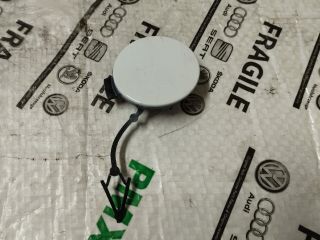 bontott VW GOLF VII Első Vonószem Burkolat