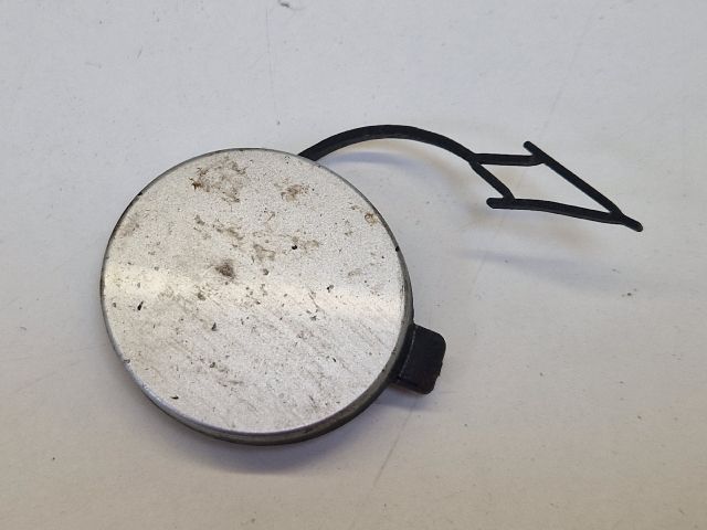 bontott VW GOLF VII Első Vonószem Burkolat