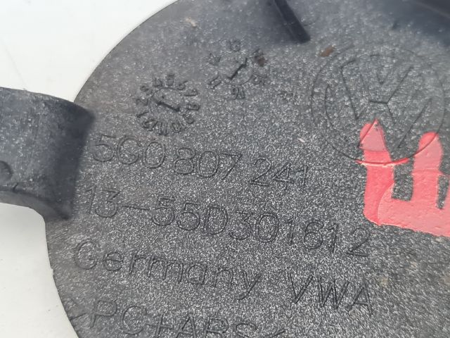 bontott VW GOLF VII Első Vonószem Burkolat