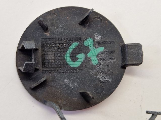 bontott VW GOLF VII Első Vonószem Burkolat