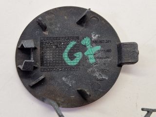 bontott VW GOLF VII Első Vonószem Burkolat