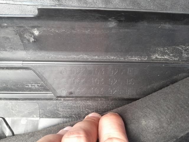 bontott VW GOLF VII Felső Hűtőburkolat