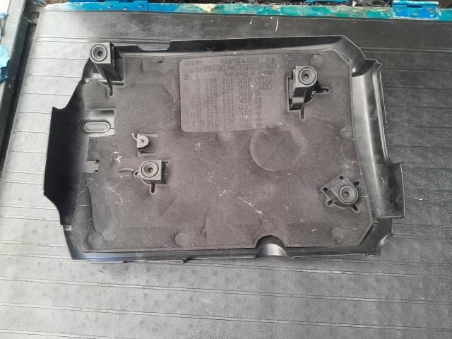 bontott VW GOLF VII Felső Hűtőburkolat