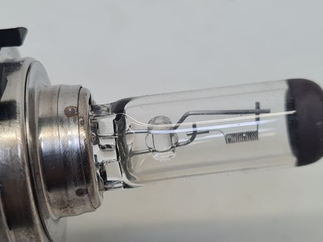 bontott VW GOLF VII Fényszóró Izzó Foglalat