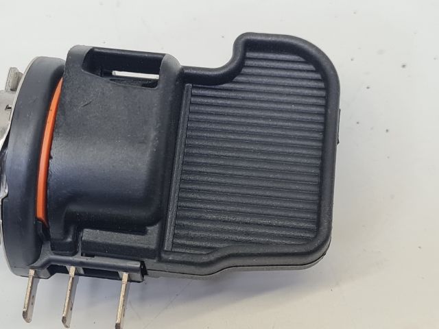 bontott VW GOLF VII Fényszóró Izzó Foglalat