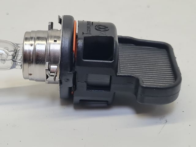 bontott VW GOLF VII Fényszóró Izzó Foglalat