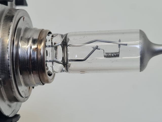 bontott VW GOLF VII Fényszóró Izzó Foglalat