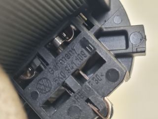 bontott VW GOLF VII Fényszóró Izzó Foglalat