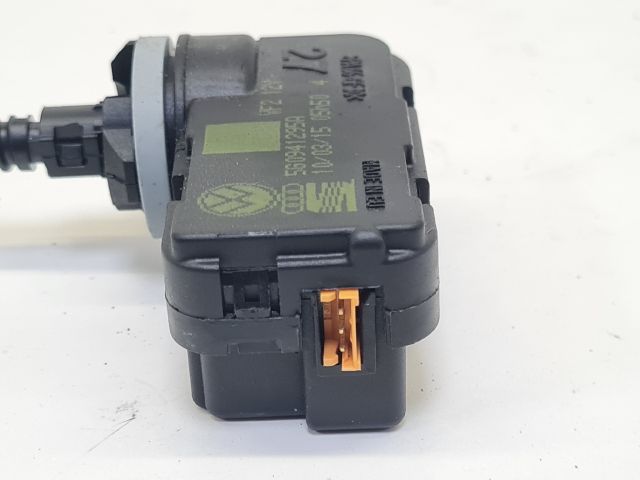 bontott VW GOLF VII Fényszórómagasság Állító Motor (Pozíciófüggetlen)