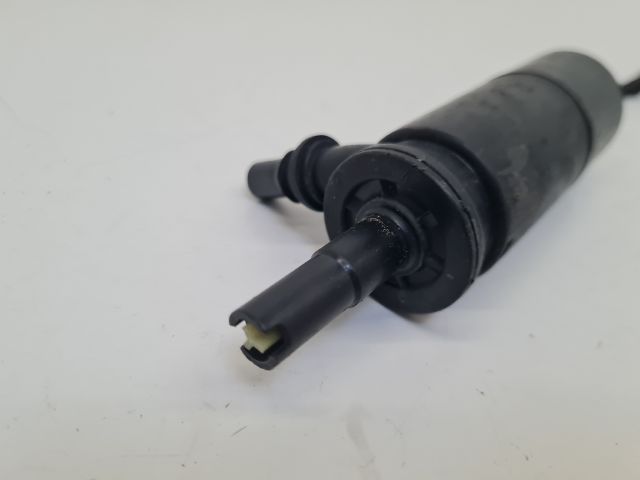 bontott VW GOLF VII Fényszórómosó Szivattyú