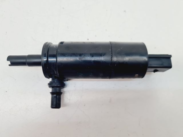 bontott VW GOLF VII Fényszórómosó Szivattyú