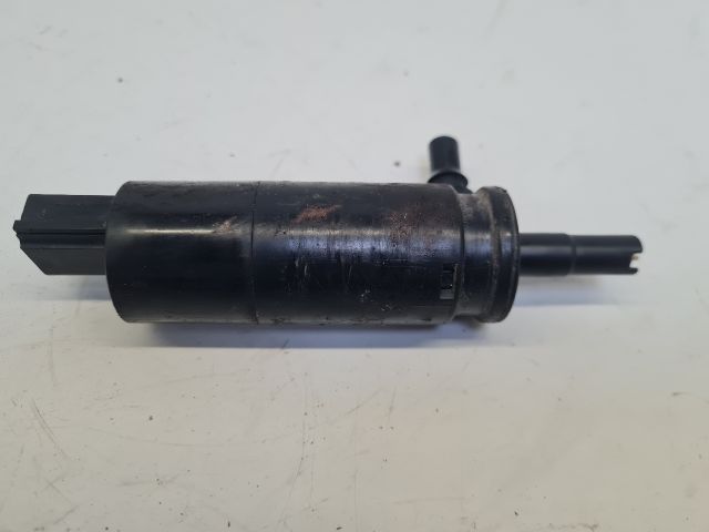 bontott VW GOLF VII Fényszórómosó Szivattyú